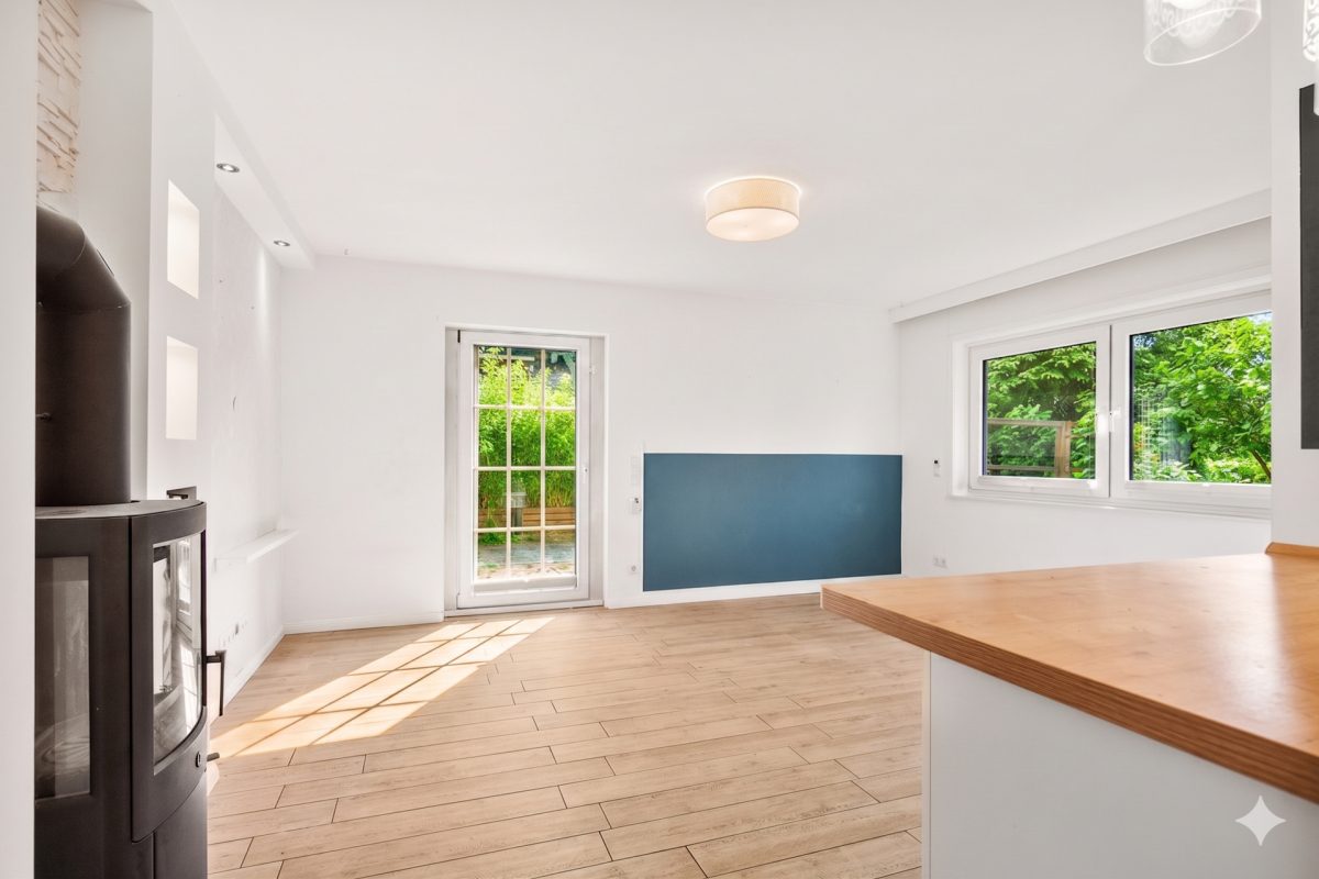 Immobilienangebot - Hamburg / Billstedt - Alle - Die perfekte Wohnungs-Alternative: Modernisiertes Eigenheim mit Gästehaus Garage und großem Garten