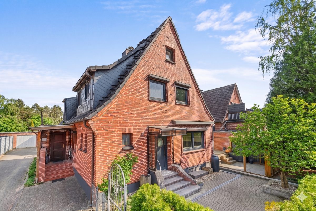 Immobilienangebot - Hamburg / Billstedt - Alle - Die perfekte Wohnungs-Alternative: Modernisiertes Eigenheim mit Gästehaus Garage und großem Garten