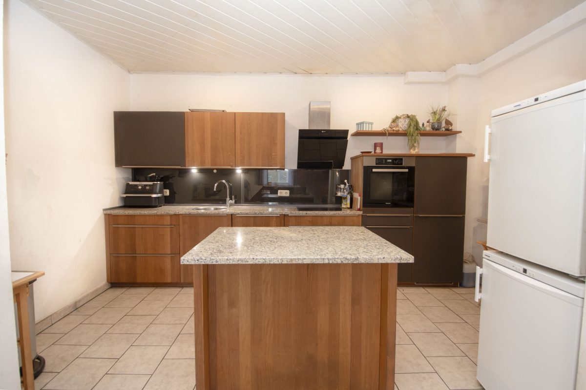 Immobilienangebot - Reher - Alle - Zwei verbundene Häuser mit Wohn- und Gewerbemöglichkeiten