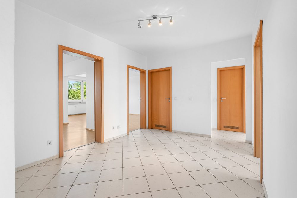 Immobilienangebot - Hamburg / Meiendorf - Alle - Mehr Raum für Ihre Familie - helle 4-Zimmer-Wohnung mit West-Balkon, Aufzug und Außenstellplatz