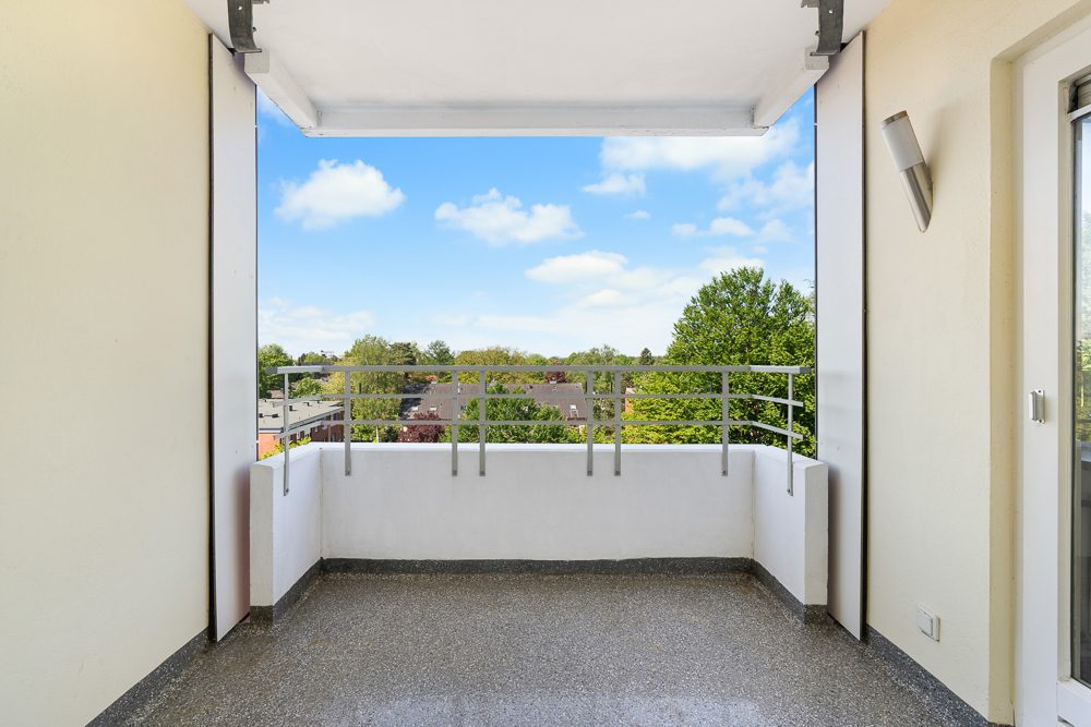 Immobilienangebot - Hamburg / Meiendorf - Alle - Mehr Raum für Ihre Familie - helle 4-Zimmer-Wohnung mit West-Balkon, Aufzug und Außenstellplatz