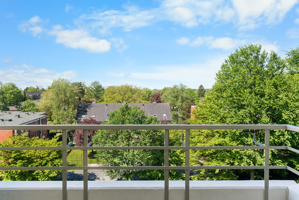 Immobilienangebot - Hamburg / Meiendorf - Alle - Mehr Raum für Ihre Familie - helle 4-Zimmer-Wohnung mit West-Balkon, Aufzug und Außenstellplatz