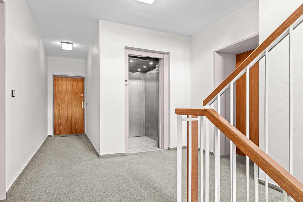 Immobilienangebot - Hamburg / Bergedorf - Alle - Großzügige 3-Zimmer-Wohnung mit Südbalkon, Tiefgarage & Aufzug in grüner Wohnlage