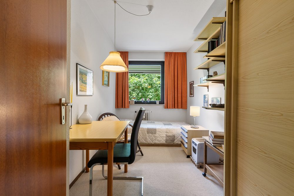 Immobilienangebot - Hamburg / Rahlstedt - Alle - Helle 4-Zimmer-Wohnung mit Parkblick, Aufzug und Tiefgaragenstellplatz in Alt-Rahlstedt