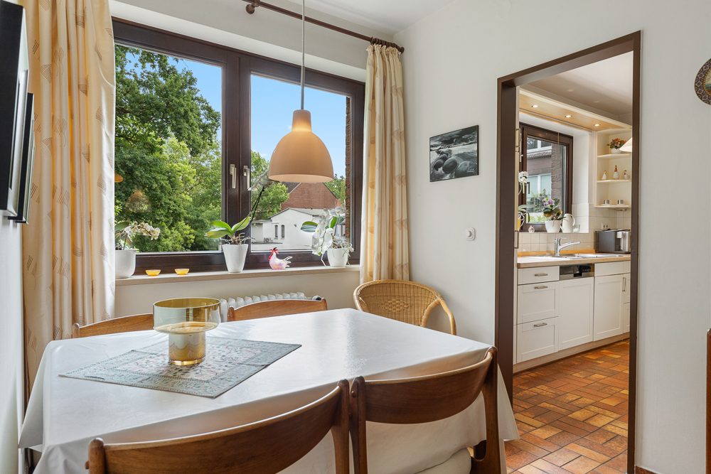 Immobilienangebot - Hamburg / Rahlstedt - Alle - Helle 4-Zimmer-Wohnung mit Parkblick, Aufzug und Tiefgaragenstellplatz in Alt-Rahlstedt