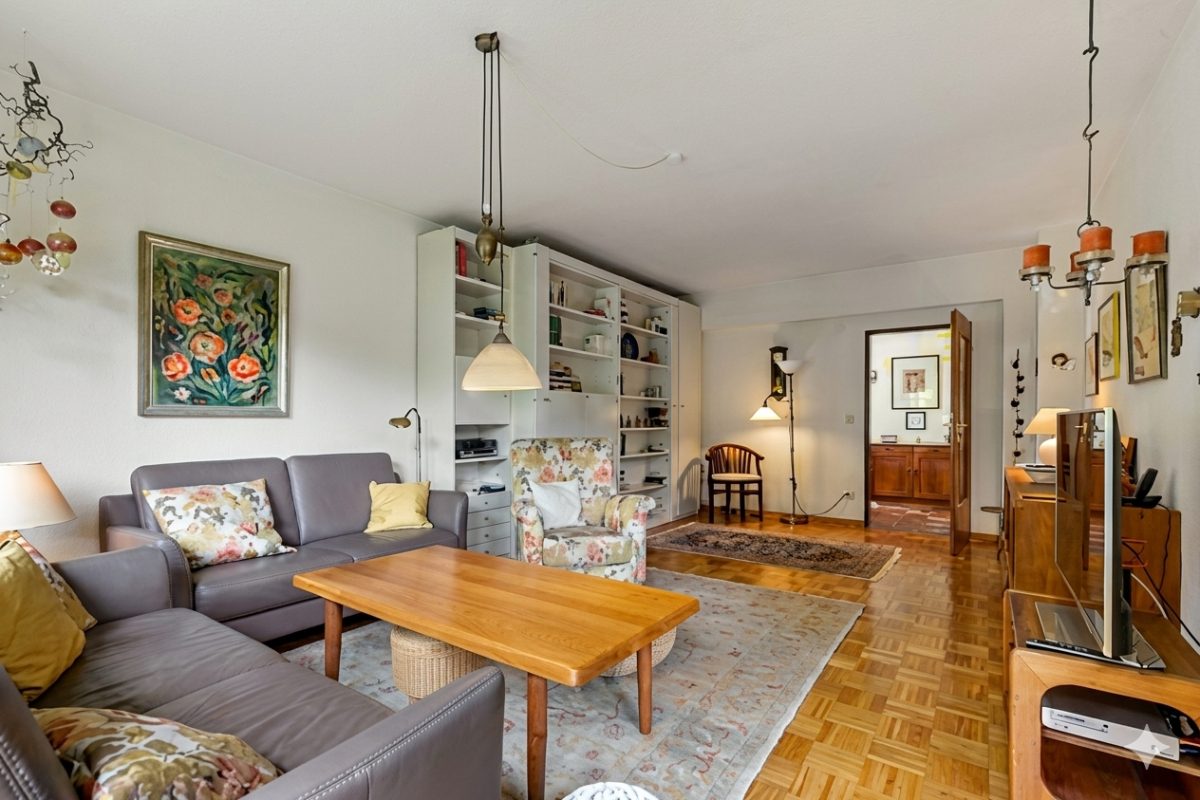 Immobilienangebot - Hamburg / Rahlstedt - Alle - Helle 4-Zimmer-Wohnung mit Parkblick, Aufzug und Tiefgaragenstellplatz in Alt-Rahlstedt