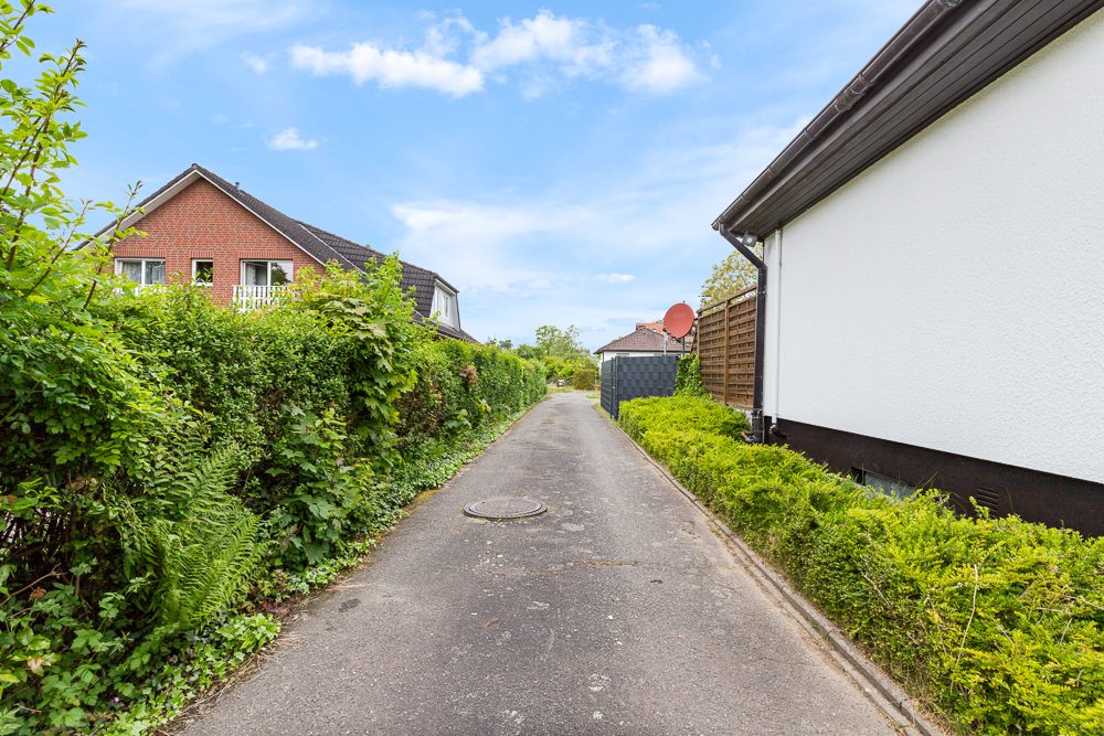 Immobilienangebot - Hamburg / Meiendorf - Alle - TOP-Lage: Rückwärtiges Pfeifenstielgrundstück für Neubau eines Einzel- oder Doppelhauses