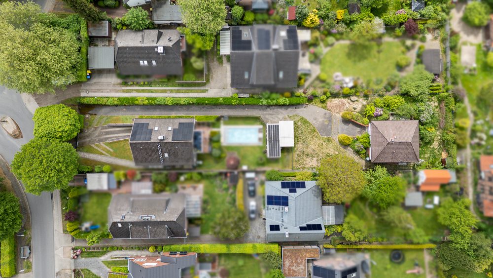 Immobilienangebot - Hamburg / Meiendorf - Alle - TOP-Lage: Rückwärtiges Pfeifenstielgrundstück für Neubau eines Einzel- oder Doppelhauses