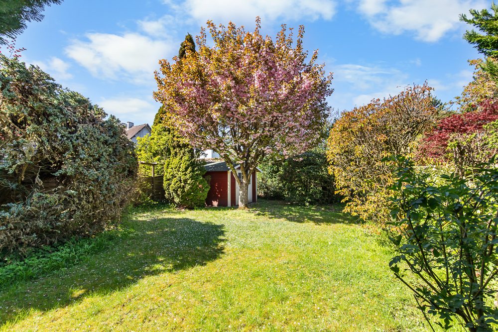 Immobilienangebot - Hamburg / Rahlstedt - Alle - Gepflegte Doppelhaushälfte mit separatem Garten & Garage in beliebter Anliegerstraße von Rahlstedt