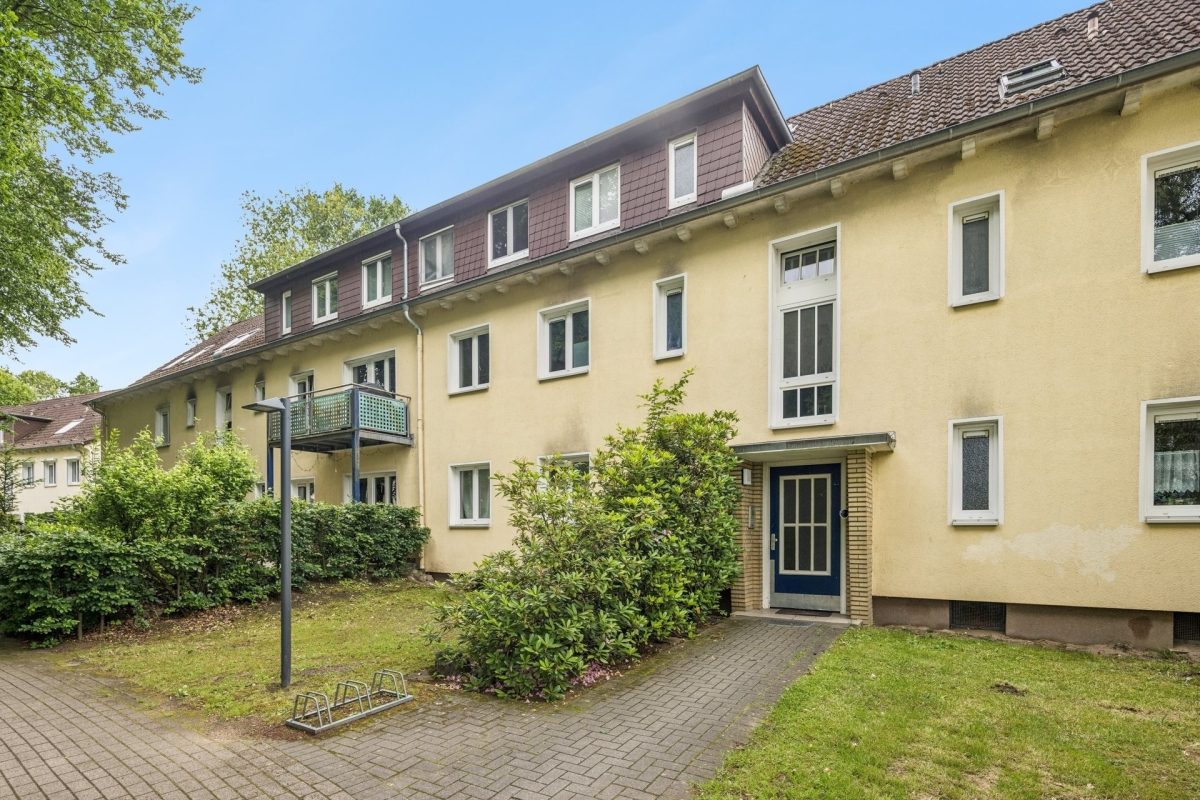 Immobilienangebot - Hamburg / Rahlstedt - Alle - 1A-Kapitalanlage: Modernisierte Wohnung, 2,5 Zimmer, Balkon, Garage, vermietet, in ruhiger Wohnlage
