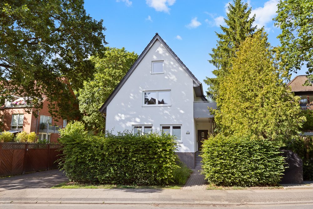 Immobilienangebot - Hamburg / Rahlstedt - Alle - 2015 komplett modernisiert ! Maisonette-Wohnung mit ca. 142 m² Wohnfläche & 2 TG-Stellplätzen