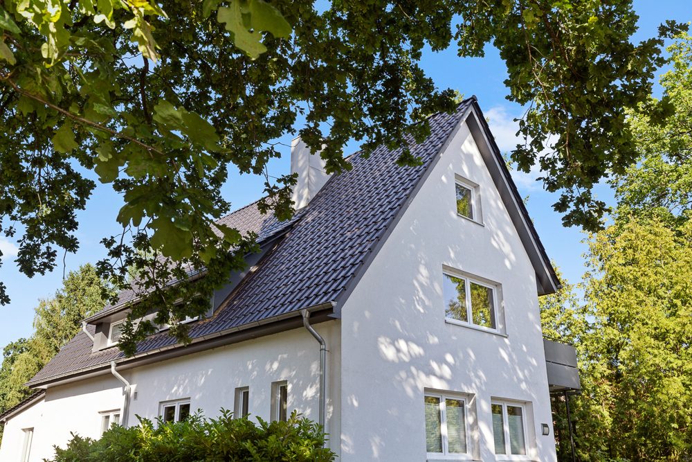 Immobilienangebot - Hamburg / Rahlstedt - Alle - 2015 komplett modernisiert ! Maisonette-Wohnung mit ca. 142 m² Wohnfläche & 2 TG-Stellplätzen