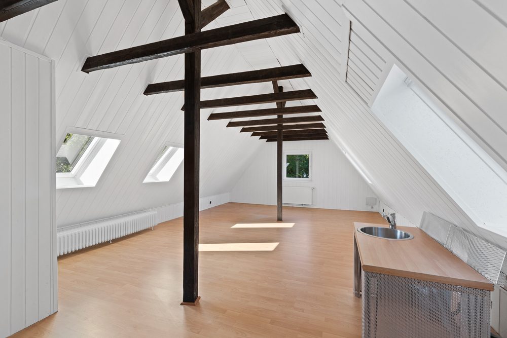 Immobilienangebot - Hamburg / Rahlstedt - Alle - 2015 komplett modernisiert ! Maisonette-Wohnung mit ca. 142 m² Wohnfläche & 2 TG-Stellplätzen