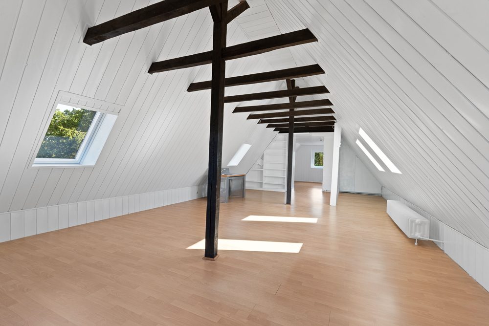 Immobilienangebot - Hamburg / Rahlstedt - Alle - 2015 komplett modernisiert ! Maisonette-Wohnung mit ca. 142 m² Wohnfläche & 2 TG-Stellplätzen