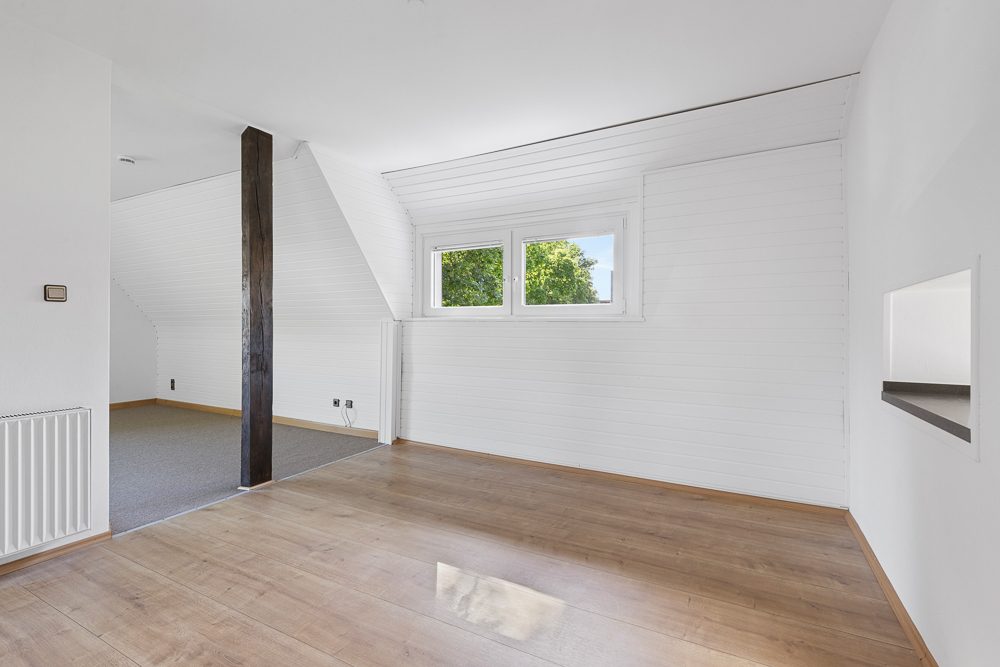 Immobilienangebot - Hamburg / Rahlstedt - Alle - 2015 komplett modernisiert ! Maisonette-Wohnung mit ca. 142 m² Wohnfläche & 2 TG-Stellplätzen