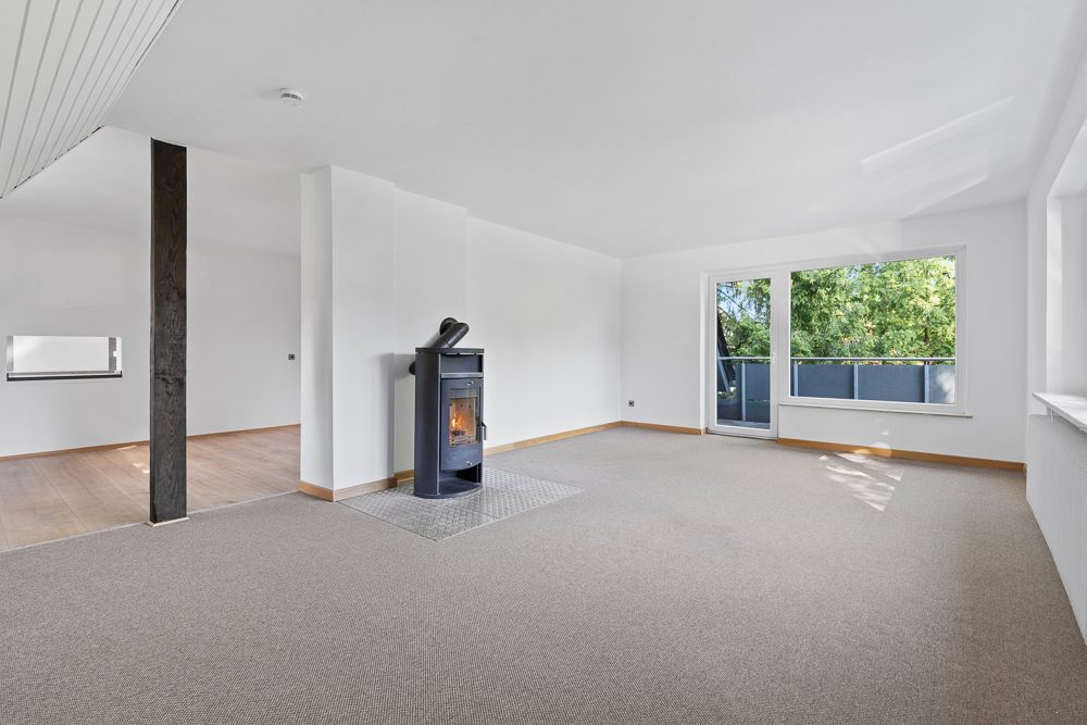 Immobilienangebot - Hamburg / Rahlstedt - Alle - 2015 komplett modernisiert ! Maisonette-Wohnung mit ca. 142 m² Wohnfläche & 2 TG-Stellplätzen