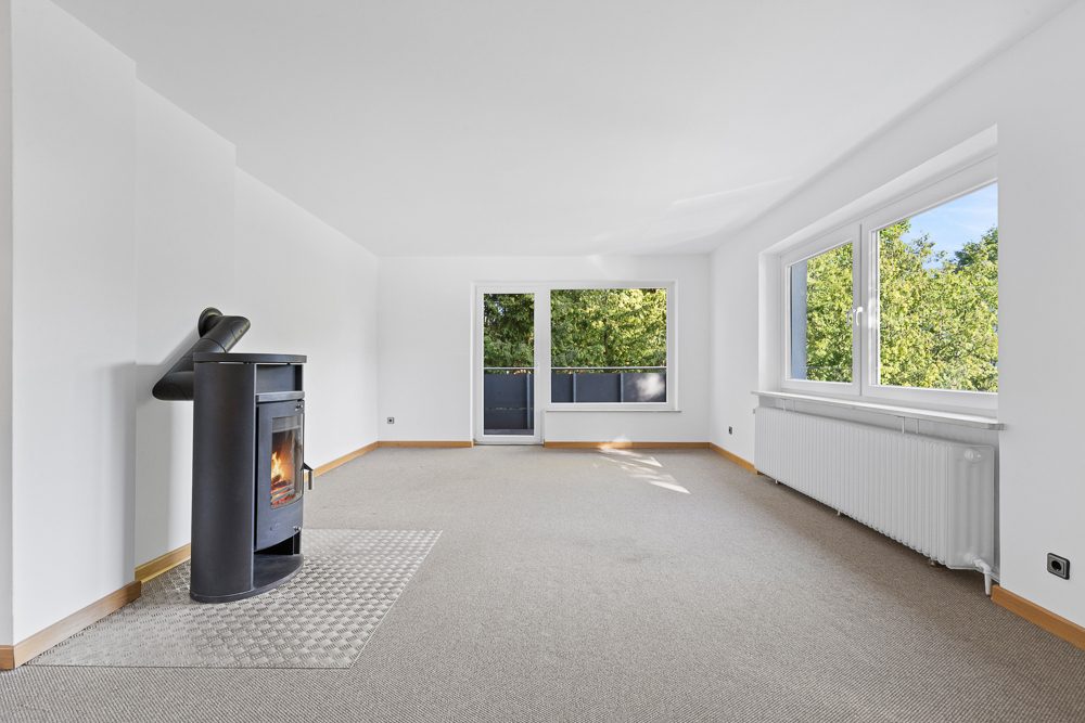 Immobilienangebot - Hamburg / Rahlstedt - Alle - 2015 komplett modernisiert ! Maisonette-Wohnung mit ca. 142 m² Wohnfläche & 2 TG-Stellplätzen