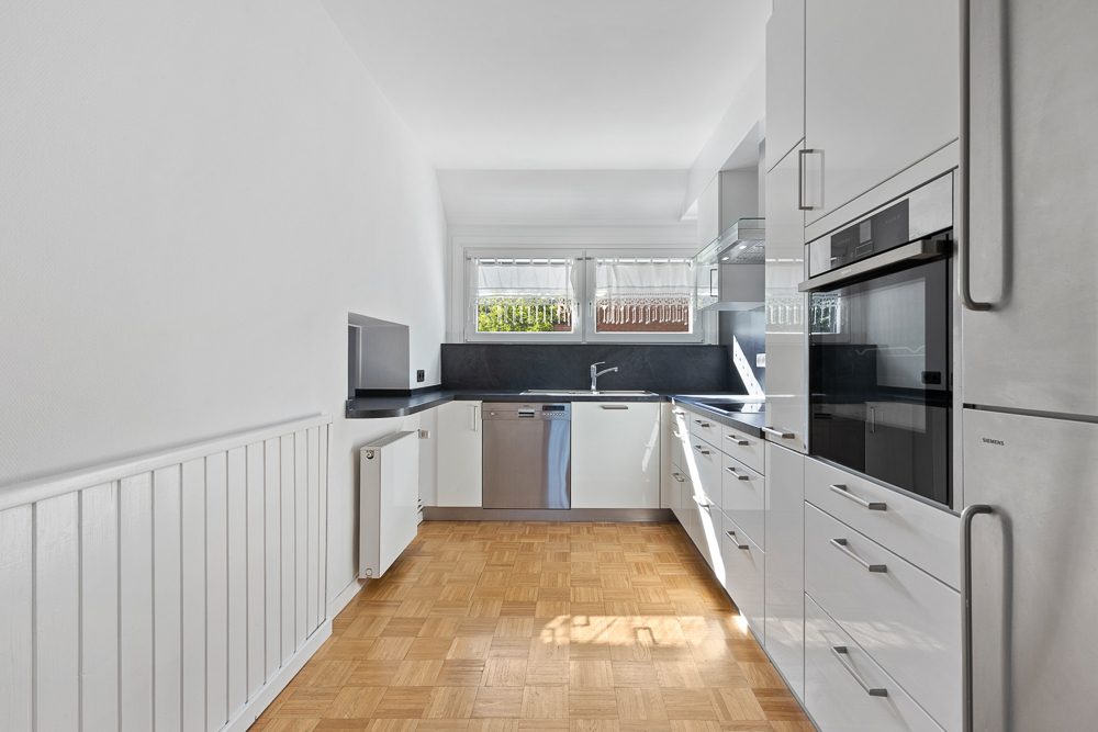 Immobilienangebot - Hamburg / Rahlstedt - Alle - 2015 komplett modernisiert ! Maisonette-Wohnung mit ca. 142 m² Wohnfläche & 2 TG-Stellplätzen