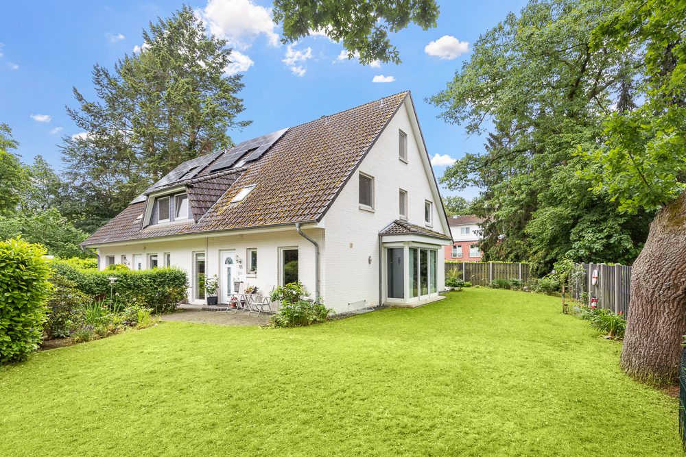 Immobilienangebot - Hamburg / Rahlstedt - Alle - Gepflegtes Reihenendhaus mit Carport in beliebter und ruhiger Lage direkt am Rahlstedter Hegenwald