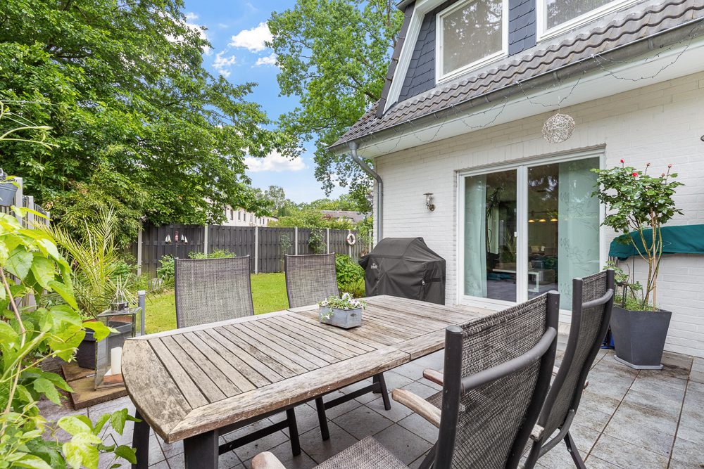 Immobilienangebot - Hamburg / Rahlstedt - Alle - Gepflegtes Reihenendhaus mit Carport in beliebter und ruhiger Lage direkt am Rahlstedter Hegenwald