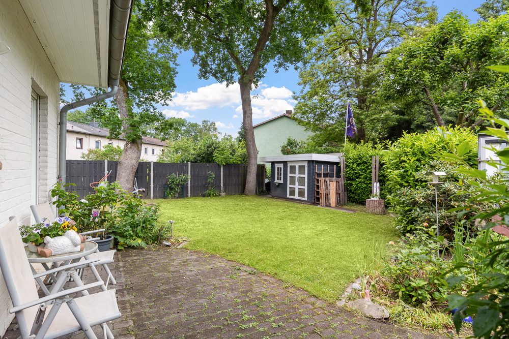 Immobilienangebot - Hamburg / Rahlstedt - Alle - Gepflegtes Reihenendhaus mit Carport in beliebter und ruhiger Lage direkt am Rahlstedter Hegenwald