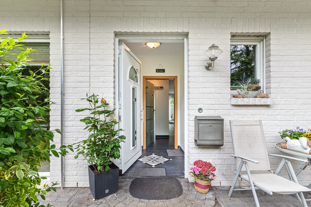 Immobilienangebot - Hamburg / Rahlstedt - Alle - Gepflegtes Reihenendhaus mit Carport in beliebter und ruhiger Lage direkt am Rahlstedter Hegenwald