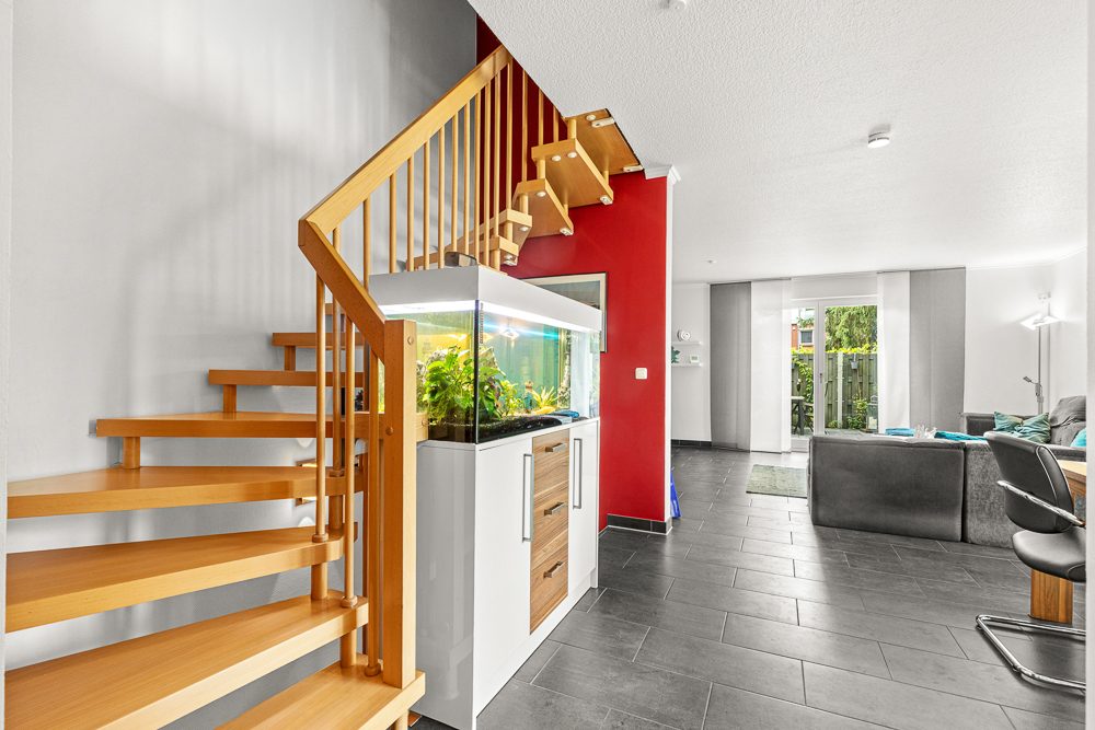 Immobilienangebot - Hamburg / Rahlstedt - Alle - Gepflegtes Reihenendhaus mit Carport in beliebter und ruhiger Lage direkt am Rahlstedter Hegenwald