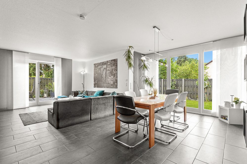 Immobilienangebot - Hamburg / Rahlstedt - Alle - Gepflegtes Reihenendhaus mit Carport in beliebter und ruhiger Lage direkt am Rahlstedter Hegenwald