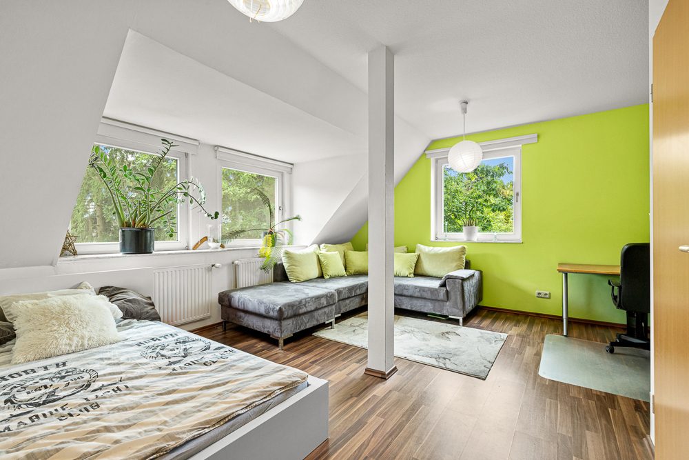 Immobilienangebot - Hamburg / Rahlstedt - Alle - Gepflegtes Reihenendhaus mit Carport in beliebter und ruhiger Lage direkt am Rahlstedter Hegenwald