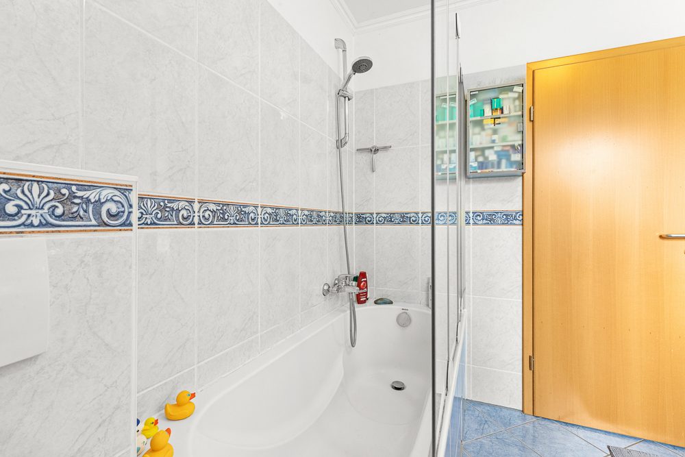Immobilienangebot - Hamburg / Rahlstedt - Alle - Gepflegtes Reihenendhaus mit Carport in beliebter und ruhiger Lage direkt am Rahlstedter Hegenwald