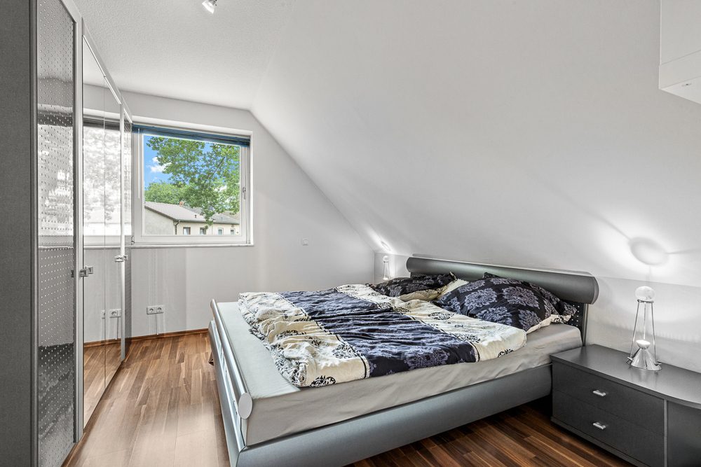 Immobilienangebot - Hamburg / Rahlstedt - Alle - Gepflegtes Reihenendhaus mit Carport in beliebter und ruhiger Lage direkt am Rahlstedter Hegenwald