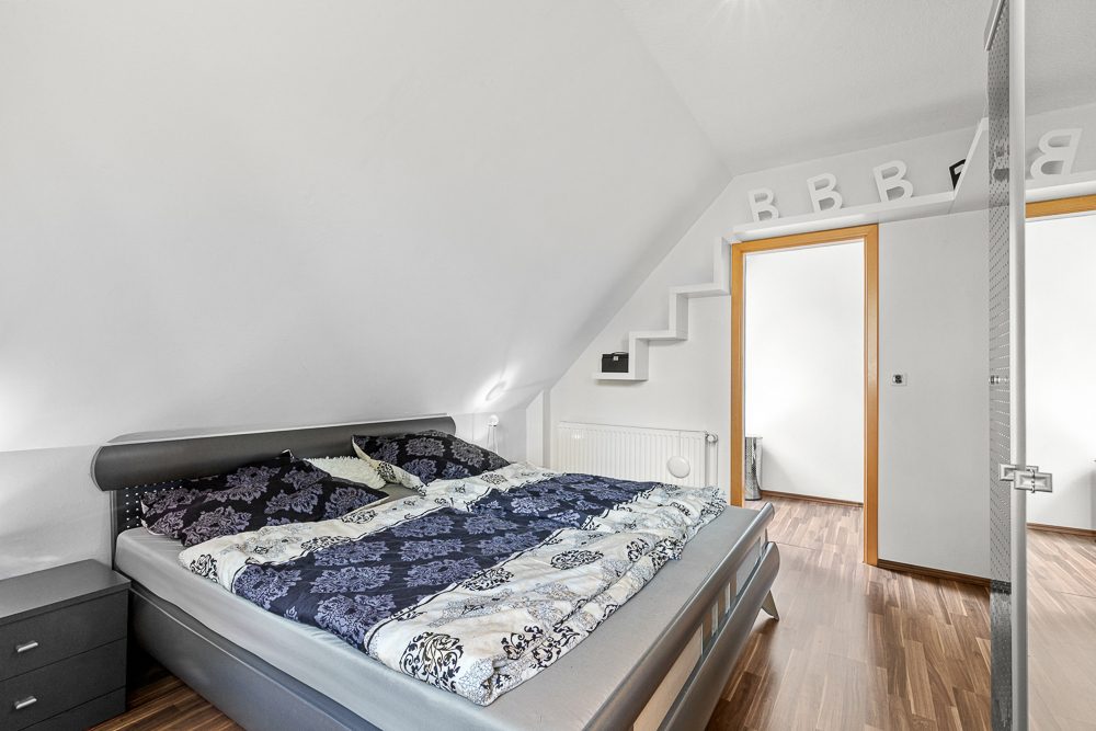 Immobilienangebot - Hamburg / Rahlstedt - Alle - Gepflegtes Reihenendhaus mit Carport in beliebter und ruhiger Lage direkt am Rahlstedter Hegenwald