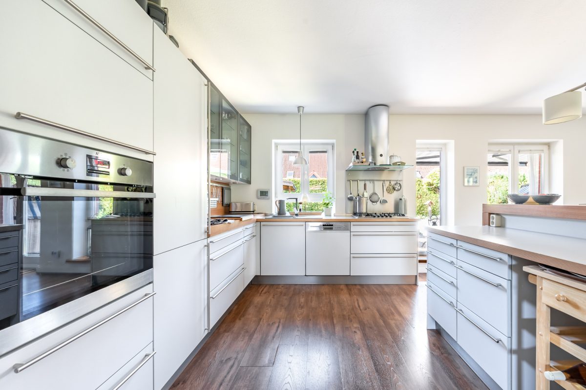 Immobilienangebot - Lübeck - Alle - Familienglück: Traumhaftes Einfamilienhaus mit herrlichem Garten und erstklassiger Ausstattung