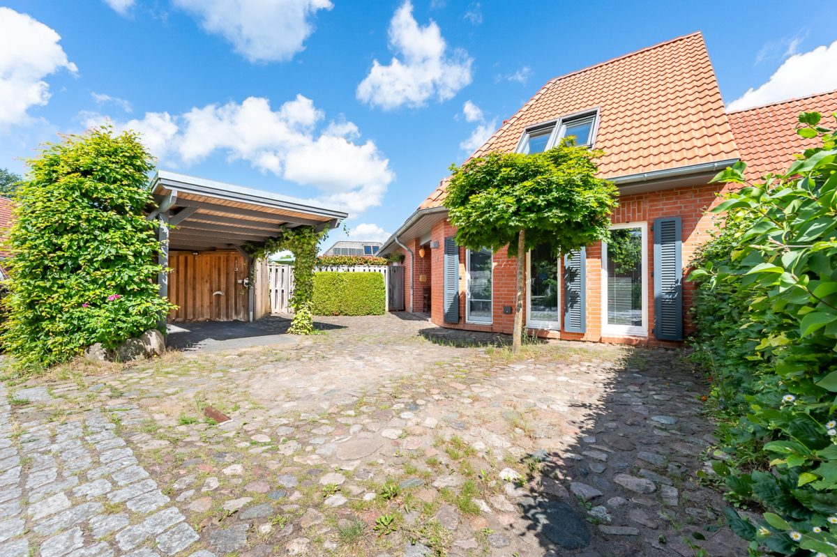 Immobilienangebot - Lübeck - Alle - Familienglück: Traumhaftes Einfamilienhaus mit herrlichem Garten und erstklassiger Ausstattung
