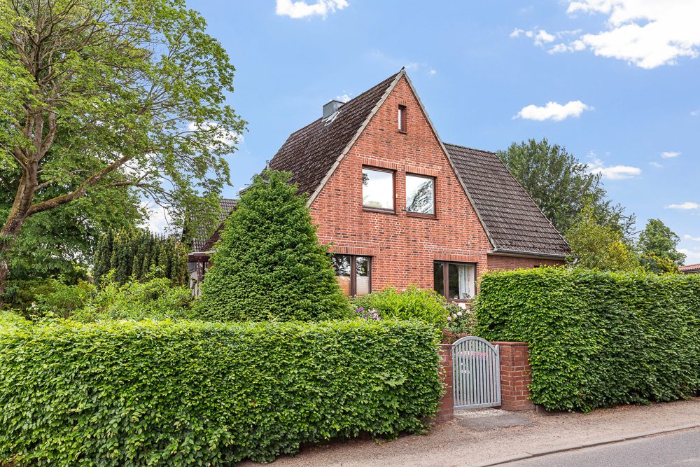 Immobilienangebot - Hamburg / Meiendorf - Alle - Sanierungsobjekt: Zweifamilienhaus im grünen und ruhigen Meiendorf