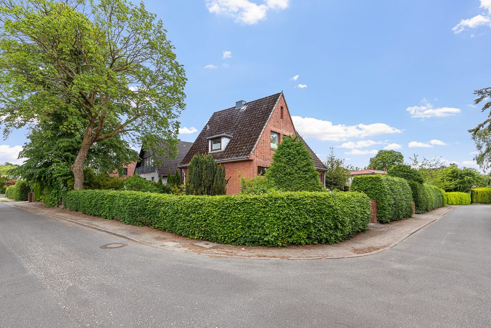 Immobilienangebot - Hamburg / Meiendorf - Alle - Sanierungsobjekt: Zweifamilienhaus im grünen und ruhigen Meiendorf