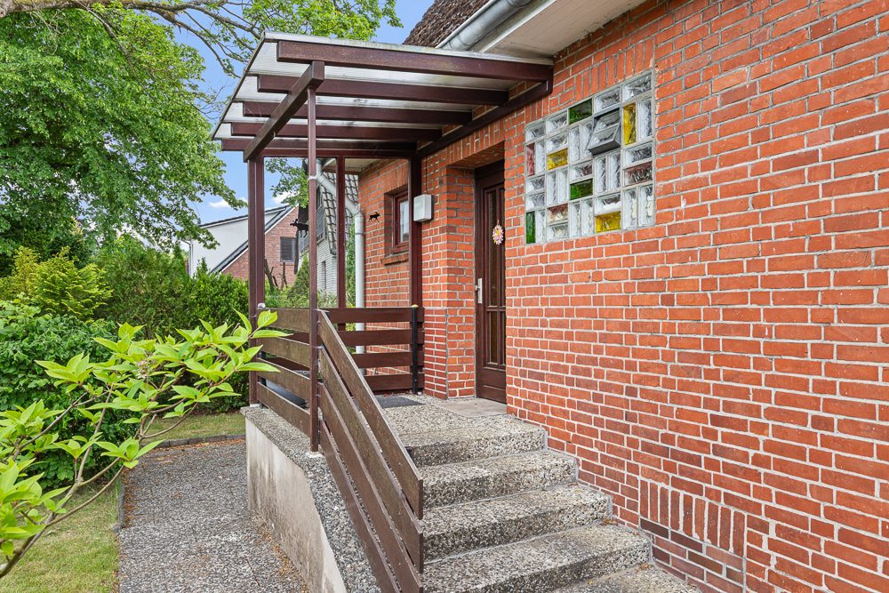 Immobilienangebot - Hamburg / Meiendorf - Alle - Sanierungsobjekt: Zweifamilienhaus im grünen und ruhigen Meiendorf