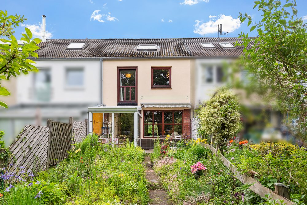 Immobilienangebot - Norderstedt - Alle - Reihenmittelhaus mit Charme und Potential in Harksheide