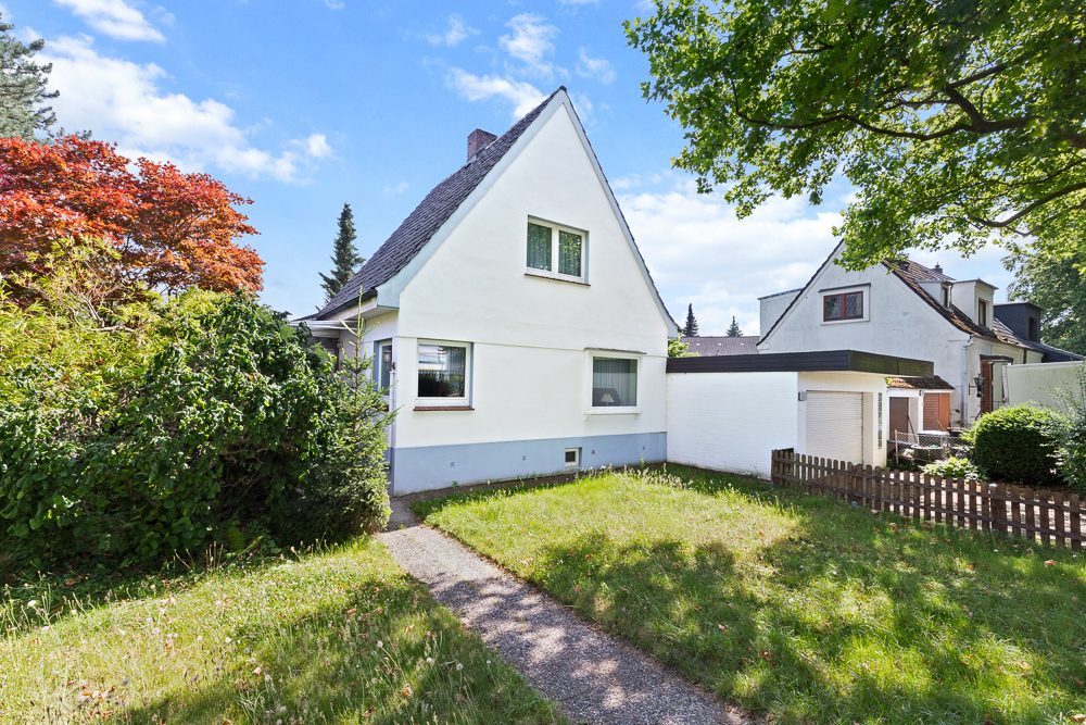 Immobilienangebot - Hamburg / Rahlstedt - Alle - Viel Platz in zentraler Lage: Einfamilienhaus mit Wintergarten, Garten und Garage