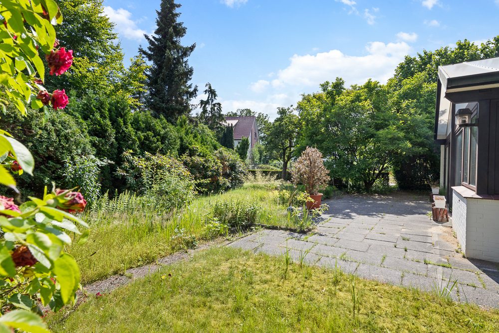 Immobilienangebot - Hamburg / Rahlstedt - Alle - Viel Platz in zentraler Lage: Einfamilienhaus mit Wintergarten, Garten und Garage
