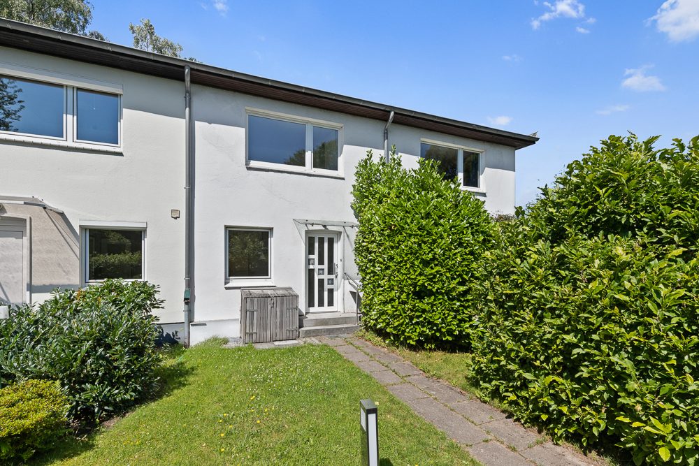 Immobilienangebot - Hamburg / Rahlstedt - Alle - Ruhig gelegenes Reihenmittelhaus mit Terrasse, Garten und Vollkeller