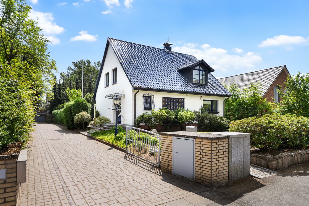 Immobilienangebot - Hamburg / Rahlstedt - Alle - Charmantes Einfamilienhaus mit Südgrundstück, Wintergarten und Garage, in sehr begehrter Lage