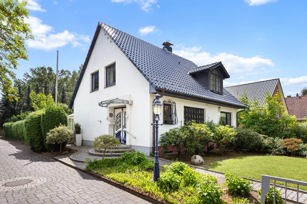 Immobilienangebot - Hamburg / Rahlstedt - Alle - Charmantes Einfamilienhaus mit Südgrundstück, Wintergarten und Garage, in sehr begehrter Lage