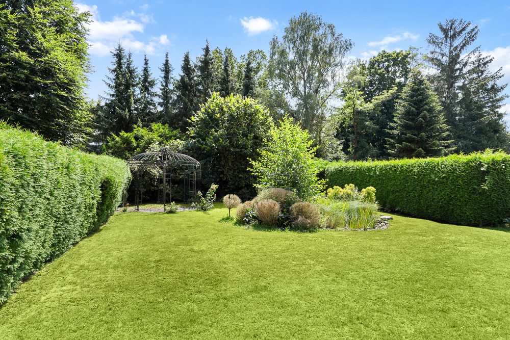 Immobilienangebot - Hamburg / Rahlstedt - Alle - Charmantes Einfamilienhaus mit Südgrundstück, Wintergarten und Garage, in sehr begehrter Lage
