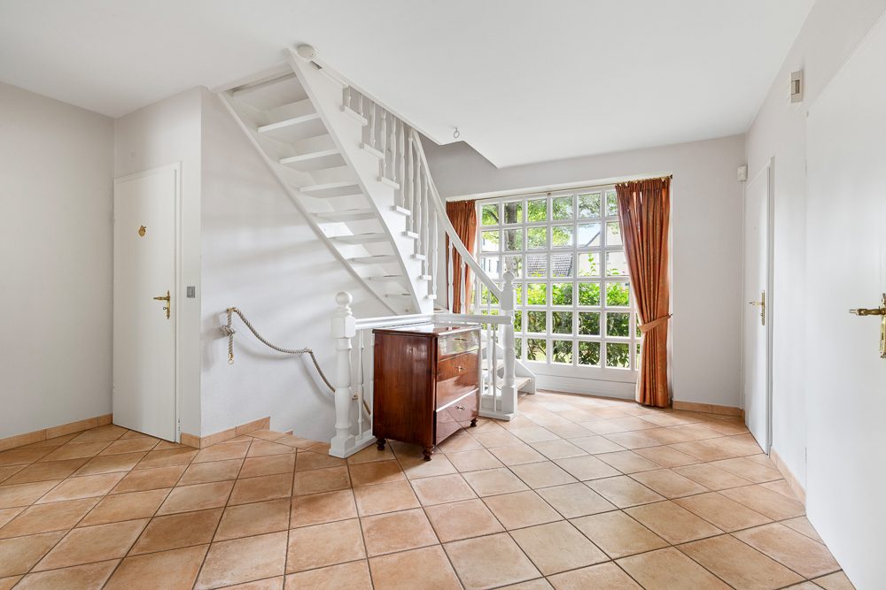 Immobilienangebot - Hamburg / Rahlstedt - Alle - Charmantes Einfamilienhaus mit Südgrundstück, Wintergarten und Garage, in sehr begehrter Lage