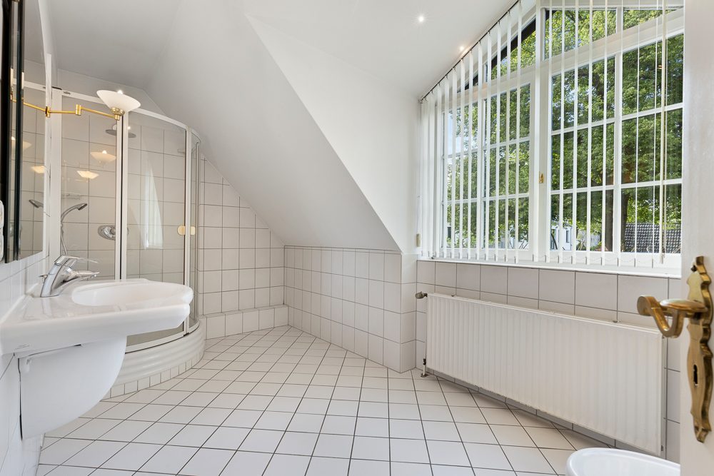 Immobilienangebot - Hamburg / Rahlstedt - Alle - Charmantes Einfamilienhaus mit Südgrundstück, Wintergarten und Garage, in sehr begehrter Lage