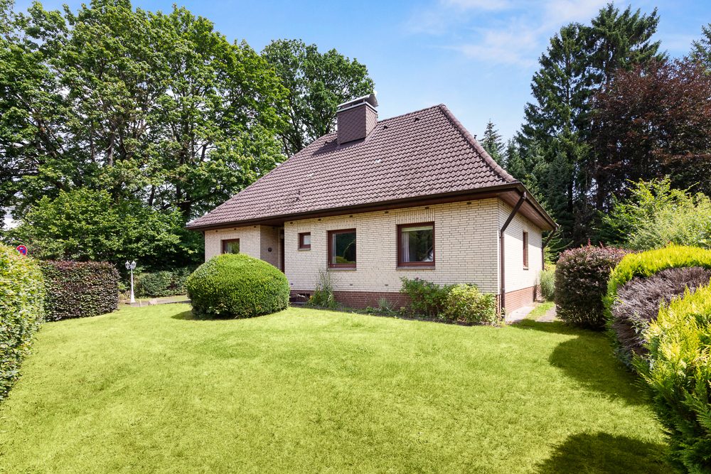 Immobilienangebot - Hamburg / Rahlstedt - Alle - Gepflegter Bungalow mit Garten, Kamin und Ausbaupotenzial in ruhiger und zentraler Lage von Rahlstedt