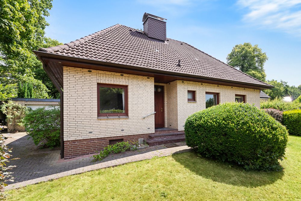 Immobilienangebot - Hamburg / Rahlstedt - Alle - Gepflegter Bungalow mit Garten, Kamin und Ausbaupotenzial in ruhiger und zentraler Lage von Rahlstedt