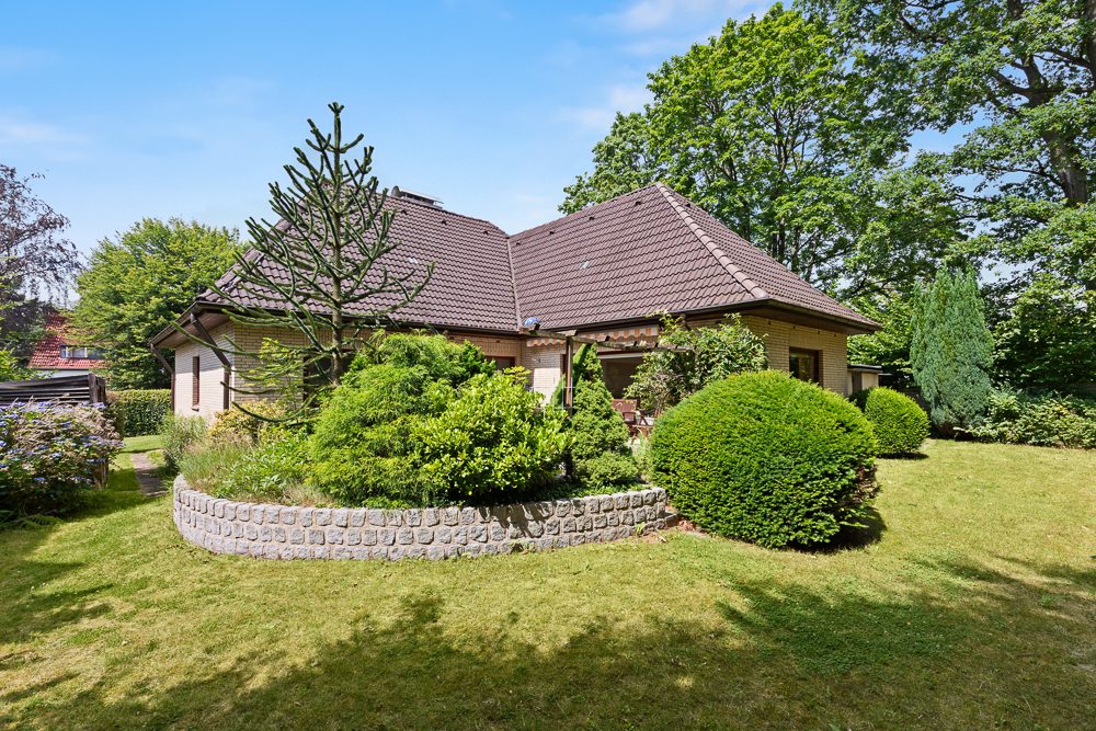 Immobilienangebot - Hamburg / Rahlstedt - Alle - Gepflegter Bungalow mit Garten, Kamin und Ausbaupotenzial in ruhiger und zentraler Lage von Rahlstedt