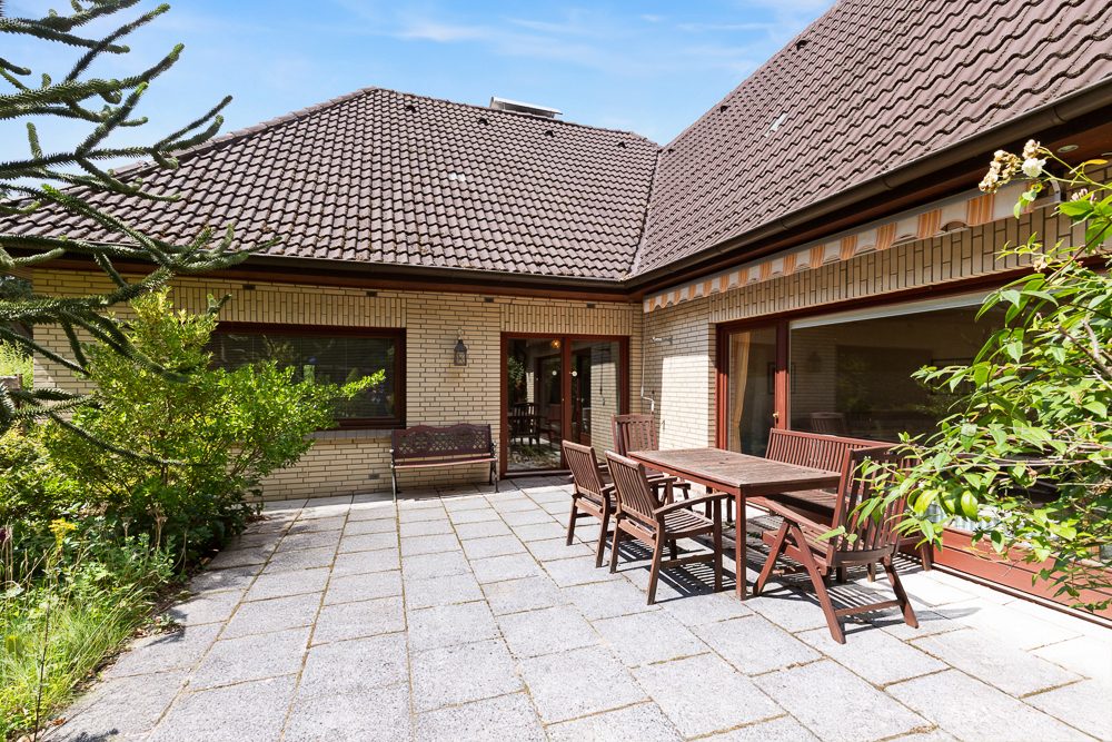 Immobilienangebot - Hamburg / Rahlstedt - Alle - Gepflegter Bungalow mit Garten, Kamin und Ausbaupotenzial in ruhiger und zentraler Lage von Rahlstedt
